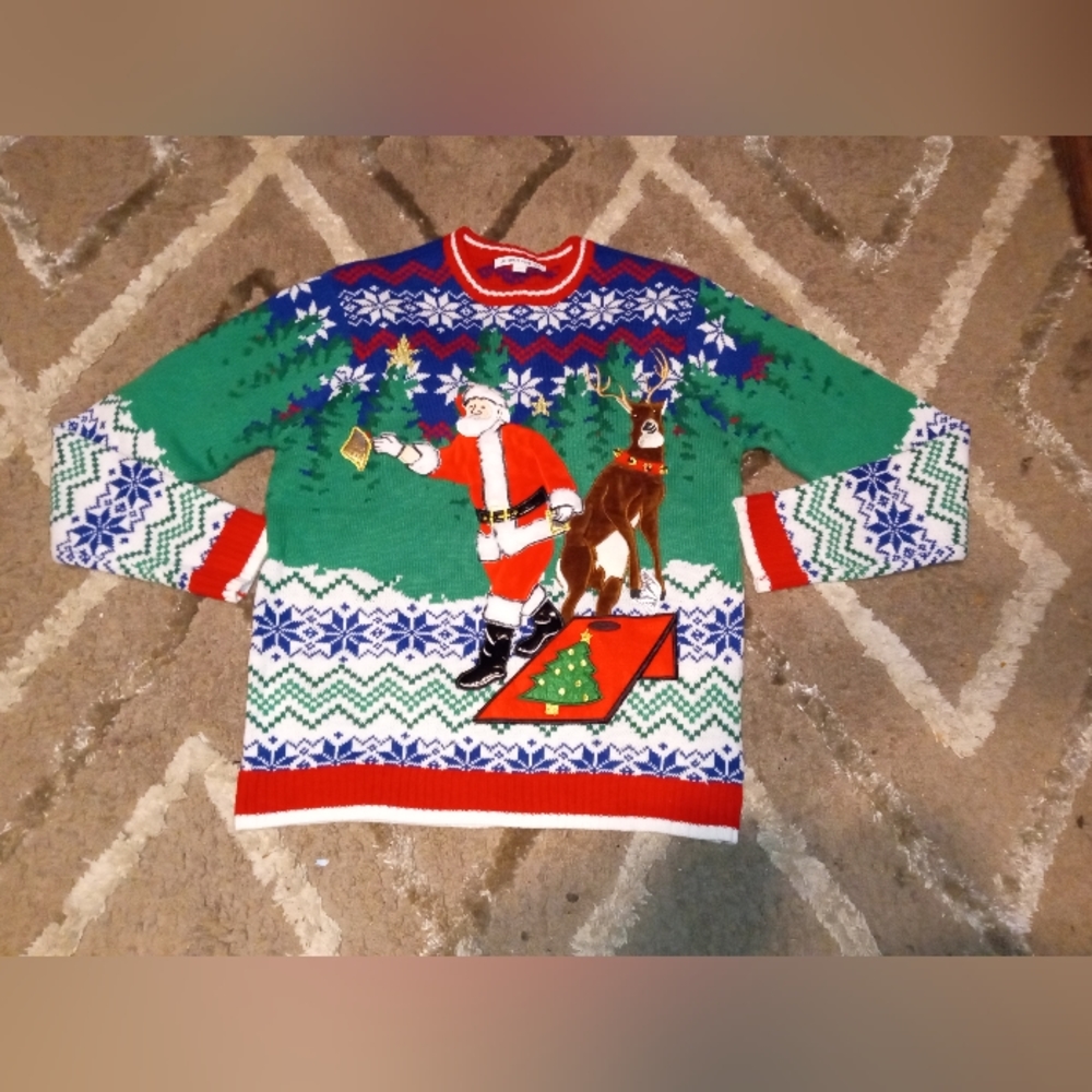 Beautiful Christmas Santa and Reindeer Sweater Size Medium
